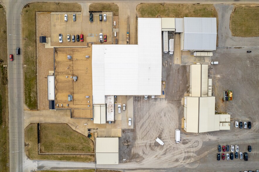 More Photos Of 108 Stallcup Dr, Sikeston General Retail For Sale