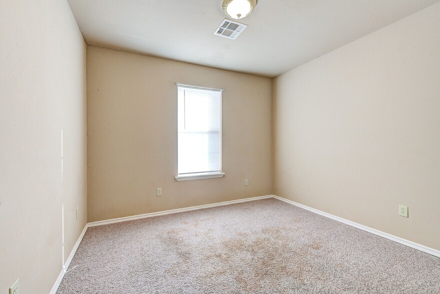 More Photos Of 713 S Locust St, Guthrie Apartments For Sale