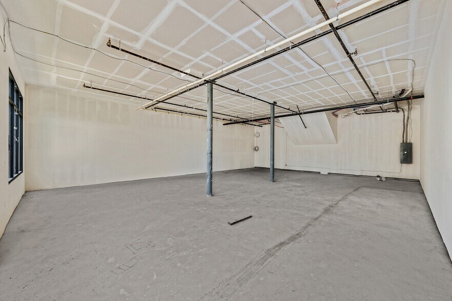 More Photos Of 986 W Grand Ave, Oakland Apartments For Lease