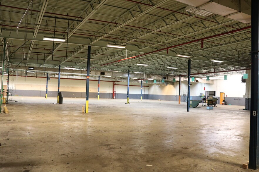More Photos Of 411 S Ebenezer Rd, Florence Manufacturing For Lease