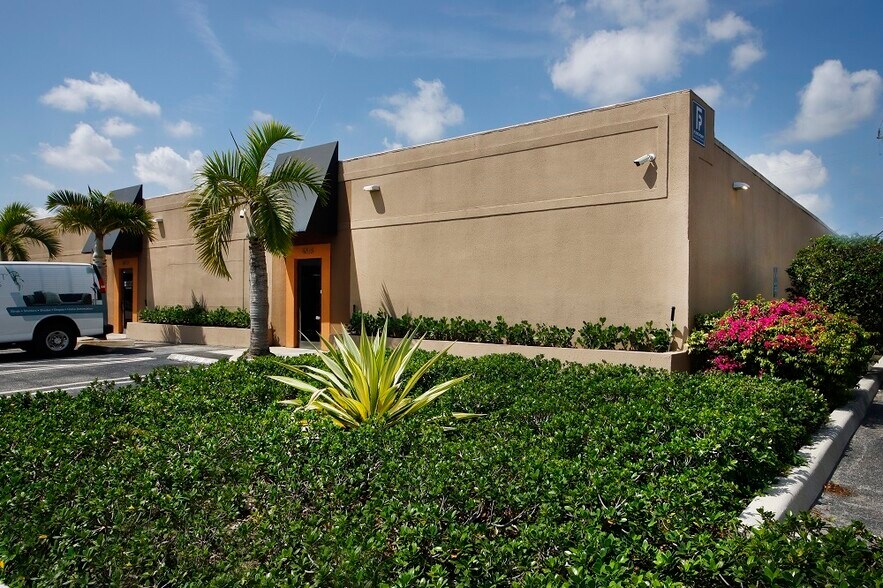 More Photos Of 4003-4015 NE 6th Ave, Oakland Park Warehouse For Lease