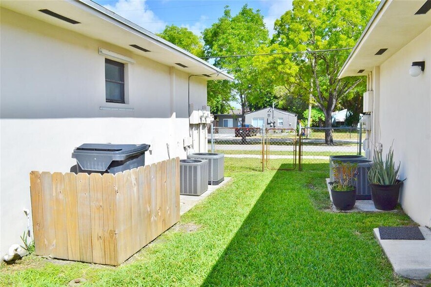 More Photos Of 5907 Tyler St, Hollywood Apartments For Sale