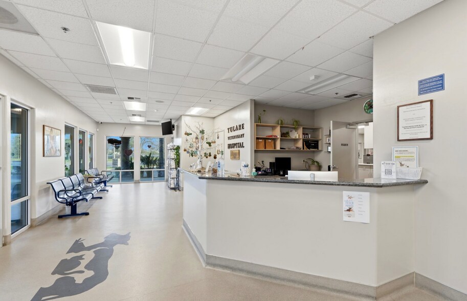 More Photos Of 861 N Blackstone St, Tulare Veterinarian Kennel For Sale