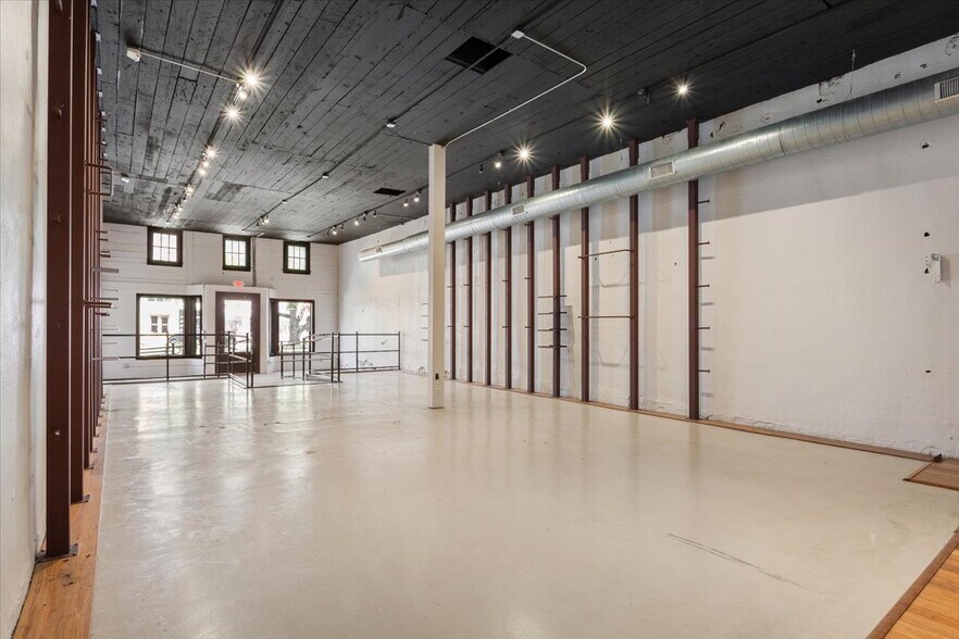 More Photos Of 125 N Pecan St, Hico General Retail For Sale