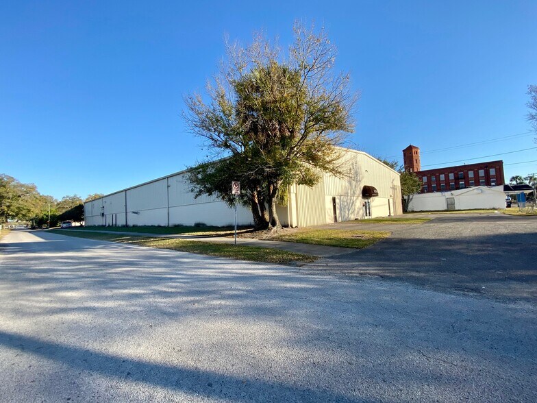 More Photos Of 2415 N Albany Ave, Tampa Flex For Lease
