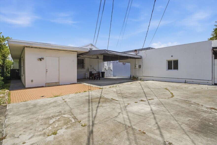 More Photos Of 3240 NW 7th St, Miami Office For Sale