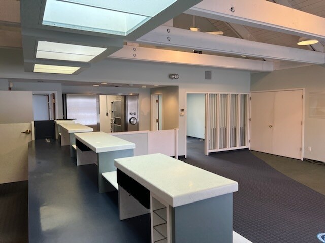 More Photos Of 148 Great Rd, Stow Bank For Lease