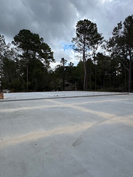 More Photos Of 1316 Sendera Ranch Dr, Magnolia General Retail For Lease