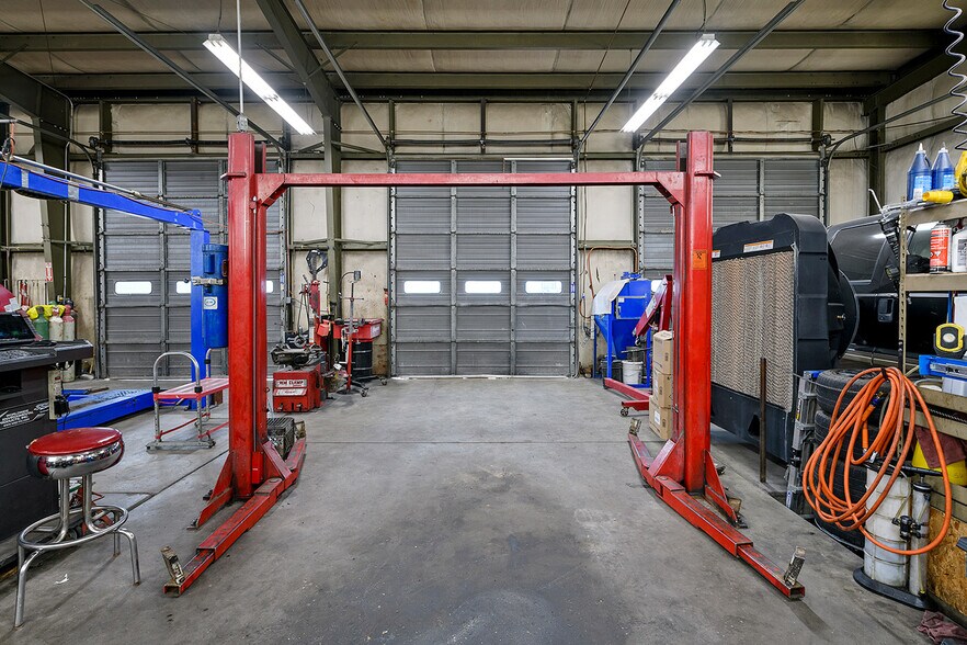 More Photos Of 560 W 800 S, Bountiful Auto Repair For Sale