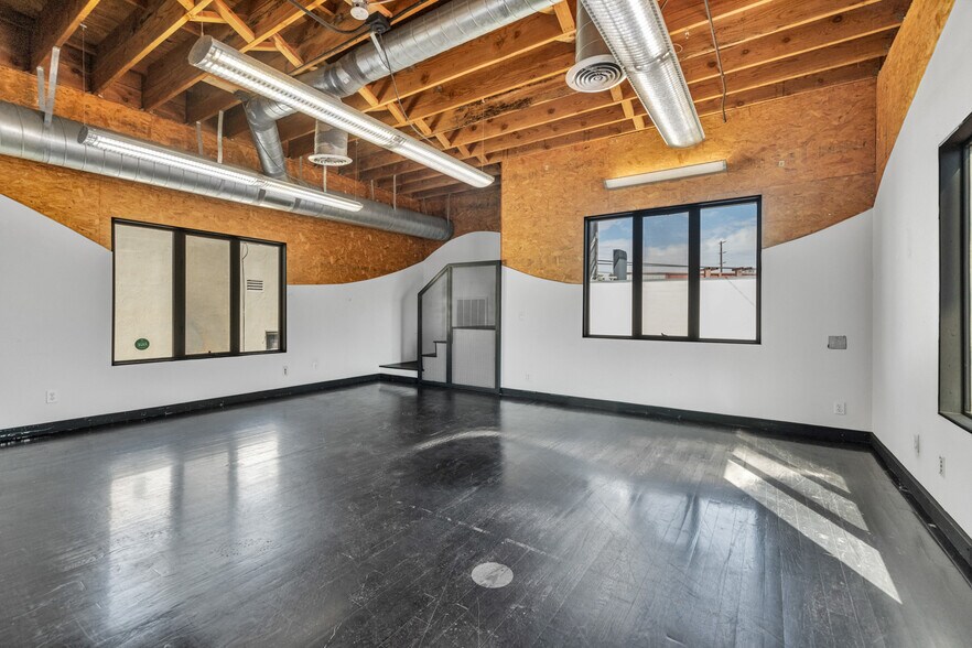 More Photos Of 5008 Venice Blvd, Los Angeles Loft Creative Space For Lease