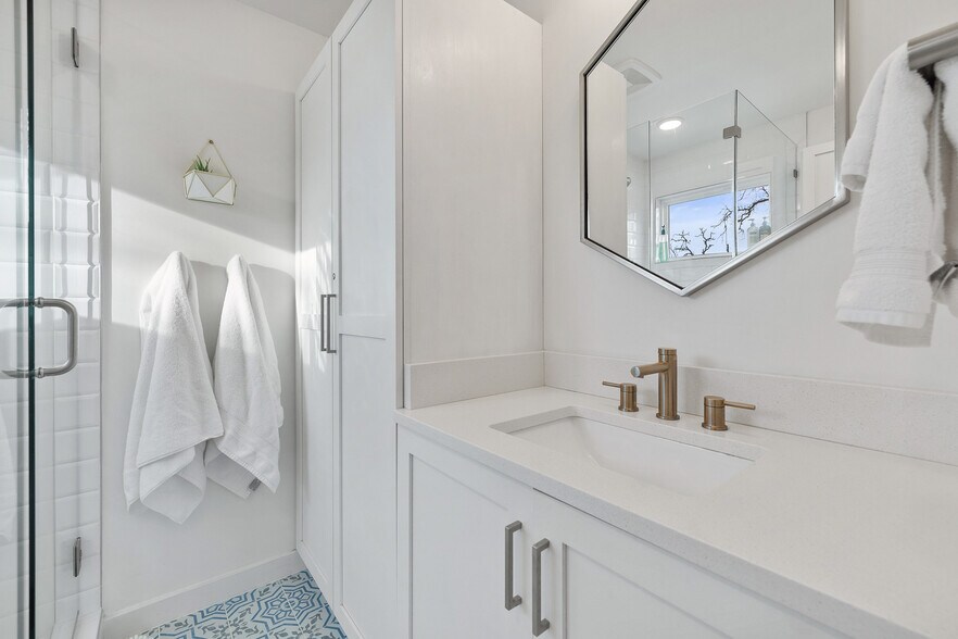 More Photos Of 444 Klein Rd, Stonewall Flex For Sale