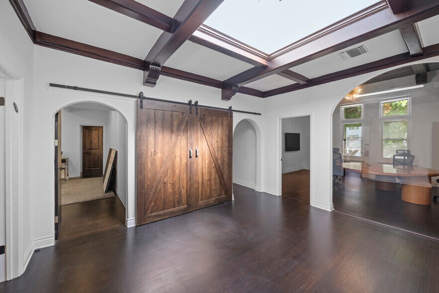 More Photos Of 153-159 S Beverly Dr, Beverly Hills Office For Lease