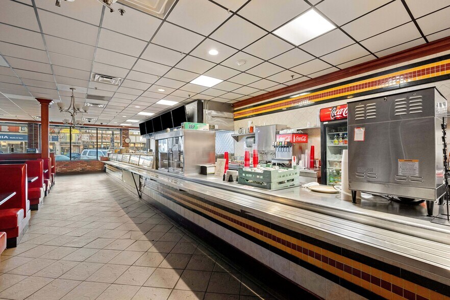 More Photos Of 402-406 Main St, Wakefield Restaurant For Lease