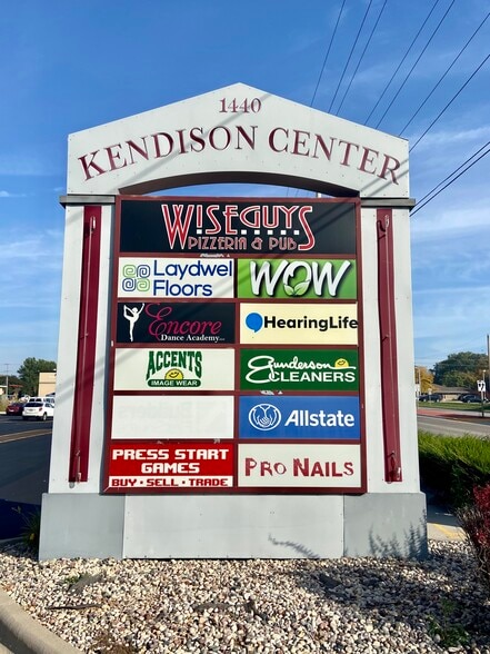 More Photos Of 1440 S Oneida St, Menasha General Retail For Lease