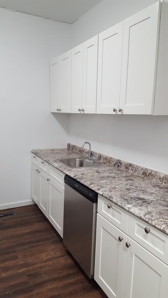 More Photos Of 1689 E Main St, Columbus Office Residential For Lease