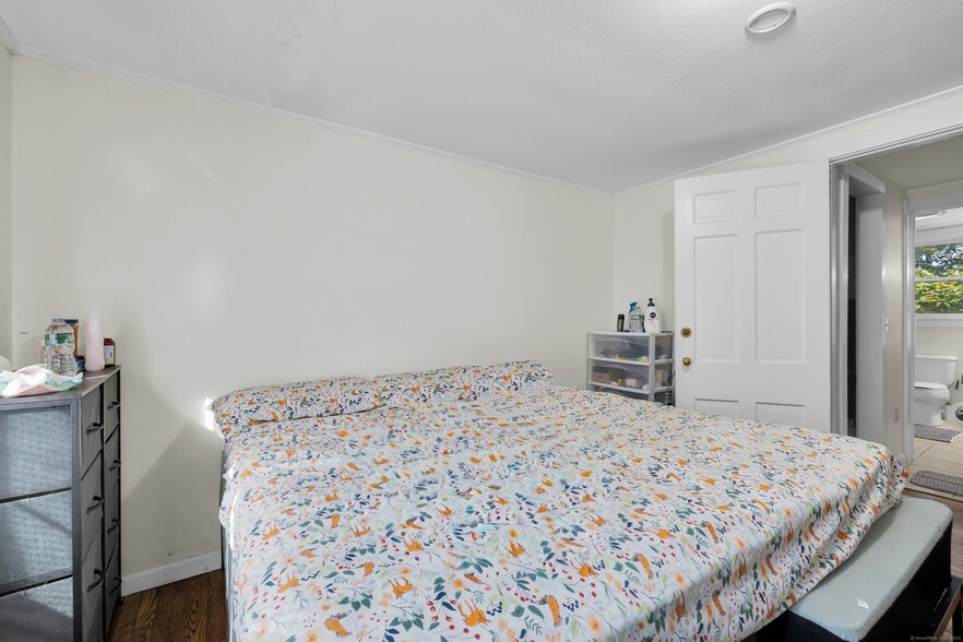 More Photos Of 93 Elm St, Old Saybrook Restaurant For Sale