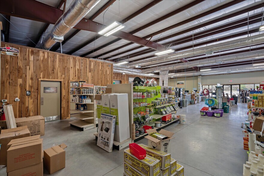 More Photos Of 150 Main St, Clarksville General Retail For Sale