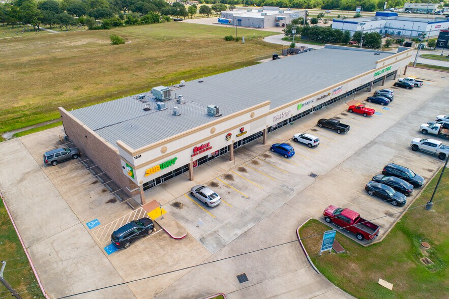 More Photos Of 1591 E Hwy 6, Alvin Storefront For Sale