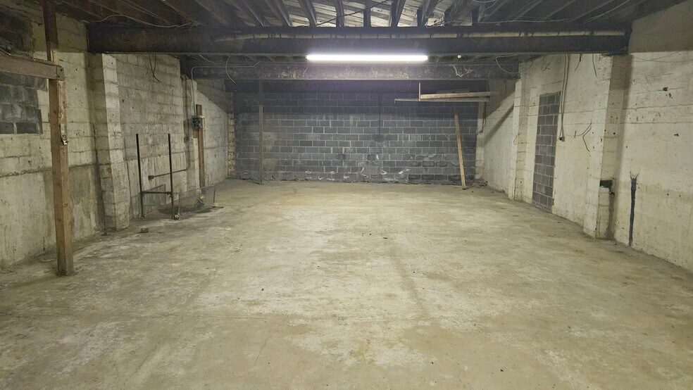 More Photos Of 425 Camden Rd, Huntington Drugstore For Sale