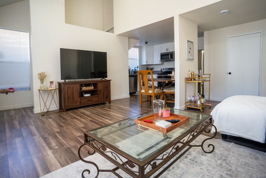 More Photos Of 1951 Hornblend St, San Diego Apartments For Sale