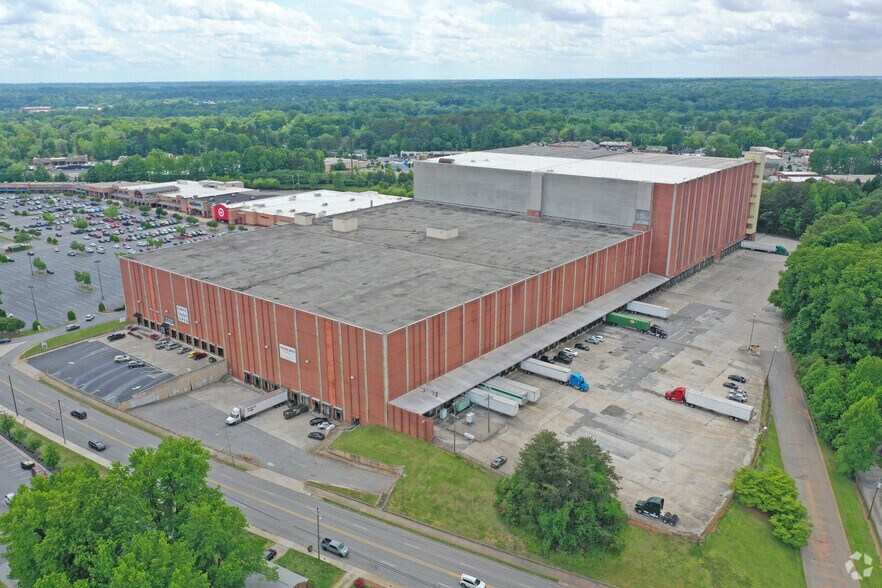 More Photos Of 2801 Lawndale Dr, Greensboro Distribution For Lease