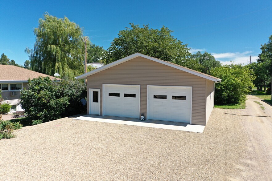 More Photos Of 107 E Main St, Bison Hotel For Sale