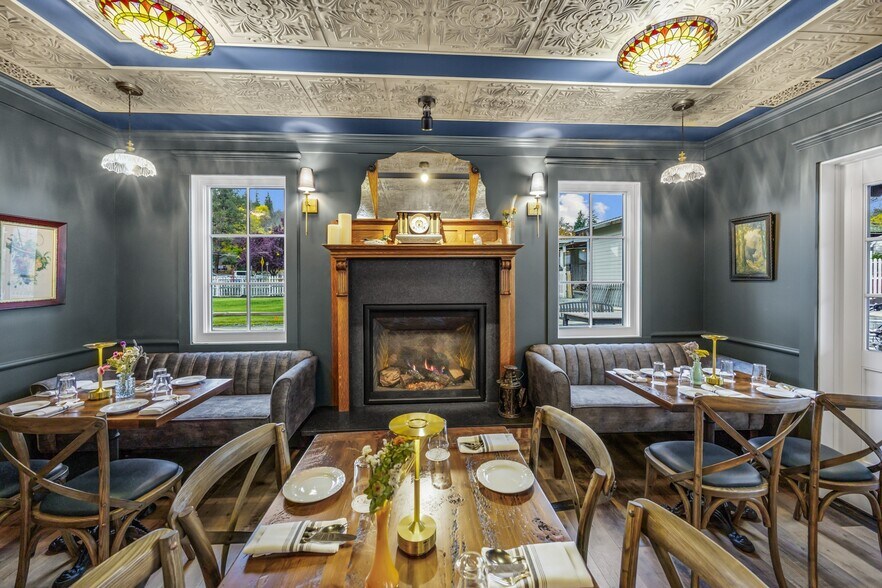 More Photos Of 240 E California St, Jacksonville Hotel For Sale