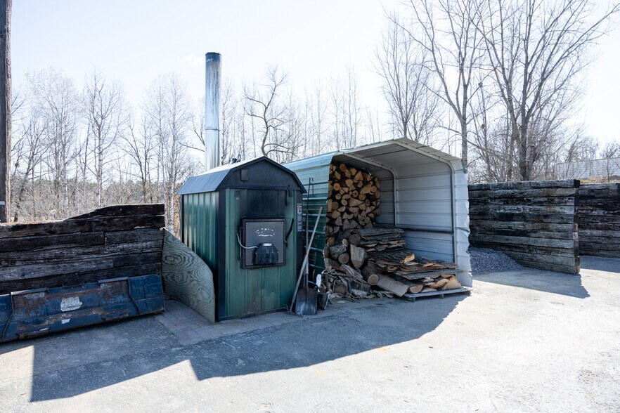 More Photos Of 1626 Academy St, Elroy Warehouse For Sale