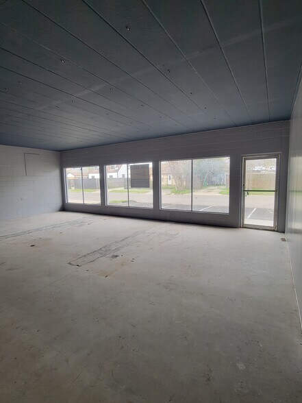 More Photos Of 401 James Ave. Ave, Baytown Storefront For Sale