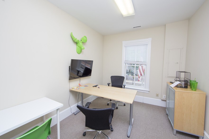 More Photos Of 30 W Bridge St, New Hope Freestanding For Lease