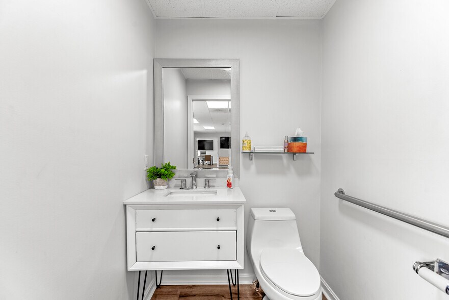 More Photos Of 10351 Southern Maryland Blvd, Dunkirk Office For Sale