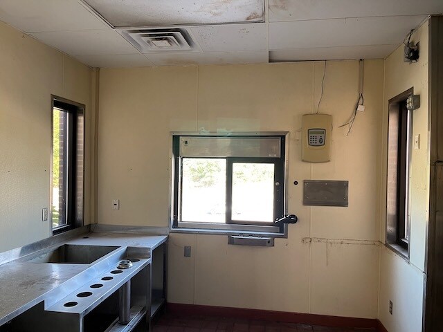 More Photos Of 401 S Boehne Camp Rd, Evansville Fast Food For Lease