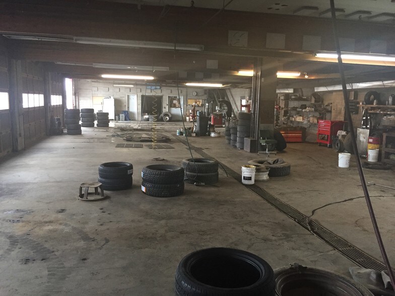 More Photos Of 1706 W Broadway Ave, Moses Lake Auto Repair For Sale