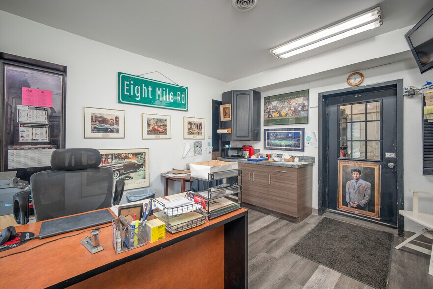 More Photos Of 20785 Orchard Lake Rd, Farmington Hills Warehouse For Sale