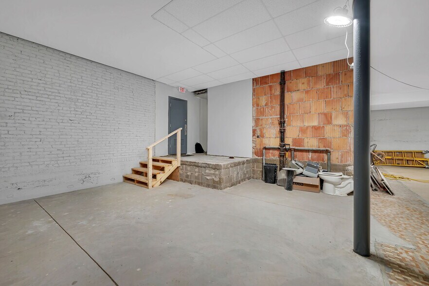 More Photos Of 31 W Downer Pl, Aurora Office For Sale