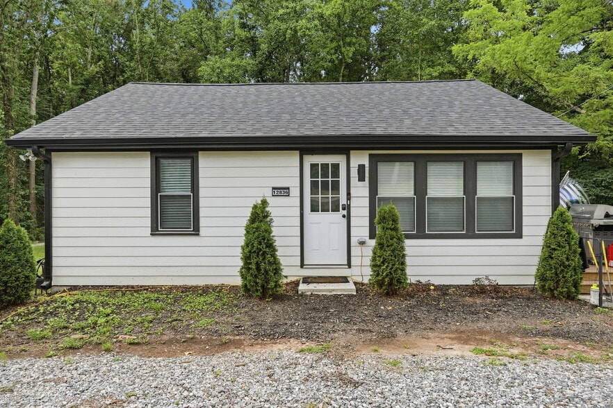 More Photos Of 12836 Cumming Hwy, Canton Flex For Sale