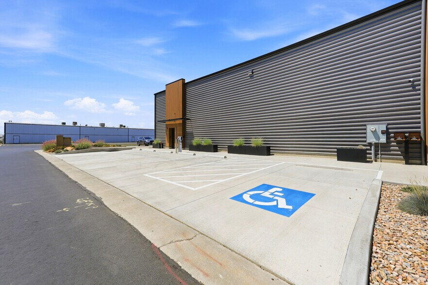 More Photos Of 1630 W 2225 S, Woods Cross Airplane Hangar For Lease