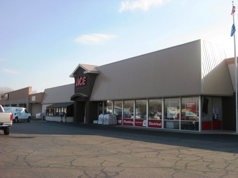 More Photos Of 500-740 W Lincoln Ave, Goshen Unknown For Lease