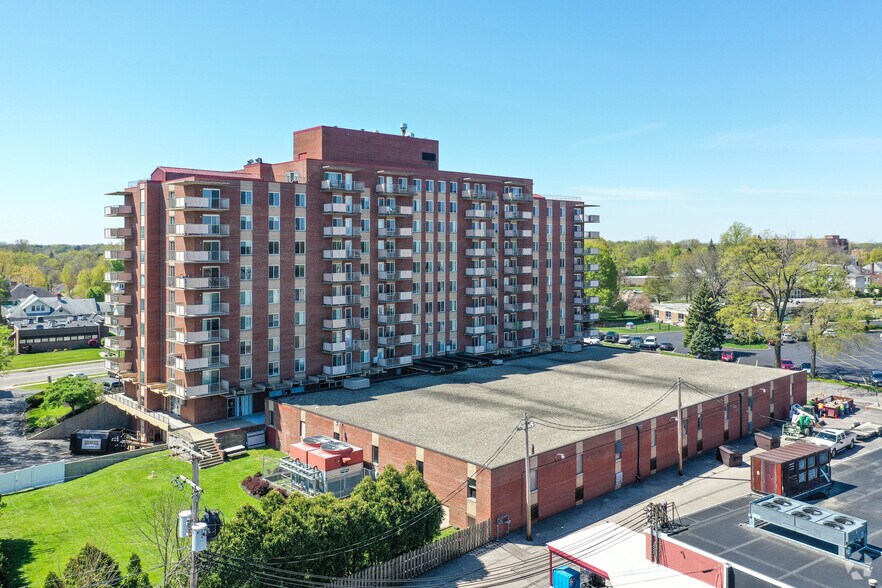 More Photos Of 2100 E High St, Springfield Apartments For Lease