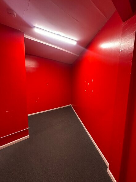 More Photos Of 202 Merrick Rd, Rockville Centre Storefront Retail Office For Lease