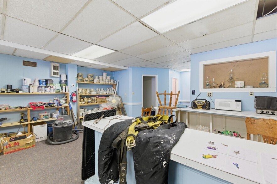 More Photos Of 198 N Main St, Salem Storefront Retail Residential For Sale