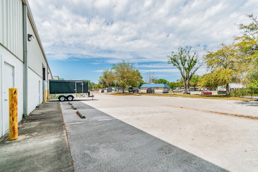 More Photos Of 2401 Airport Rd, Plant City Manufacturing For Sale