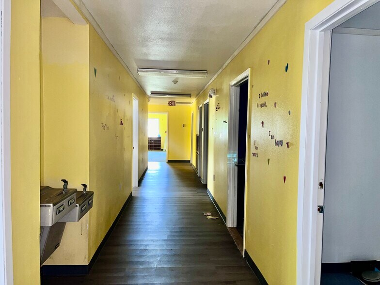 More Photos Of 2129 Mill St, Lake Charles Light Distribution For Sale