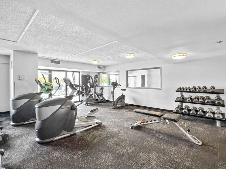 More Photos Of 615 Park St, Des Moines Apartments For Sale