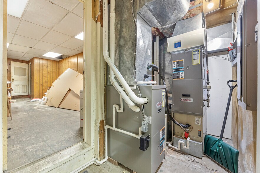 More Photos Of 14924 Beloit Snodes Rd, Beloit Manufacturing For Lease