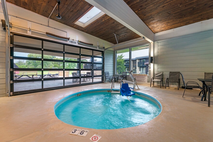 More Photos Of 250 W Church St, Mishicot Hotel For Sale
