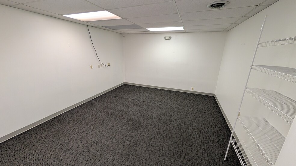More Photos Of 220 W Edison Rd, Mishawaka Office For Lease