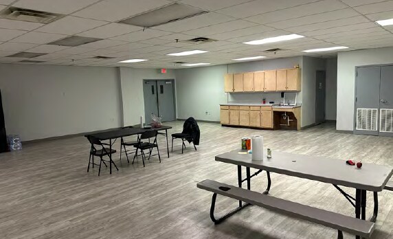 More Photos Of 1820 Aguila Azteca, Laredo Manufacturing For Lease