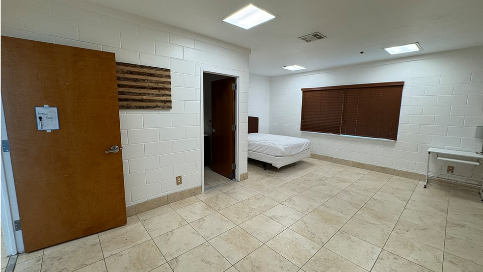 More Photos Of 2671 Huffman Blvd, Jacksonville Healthcare For Sale