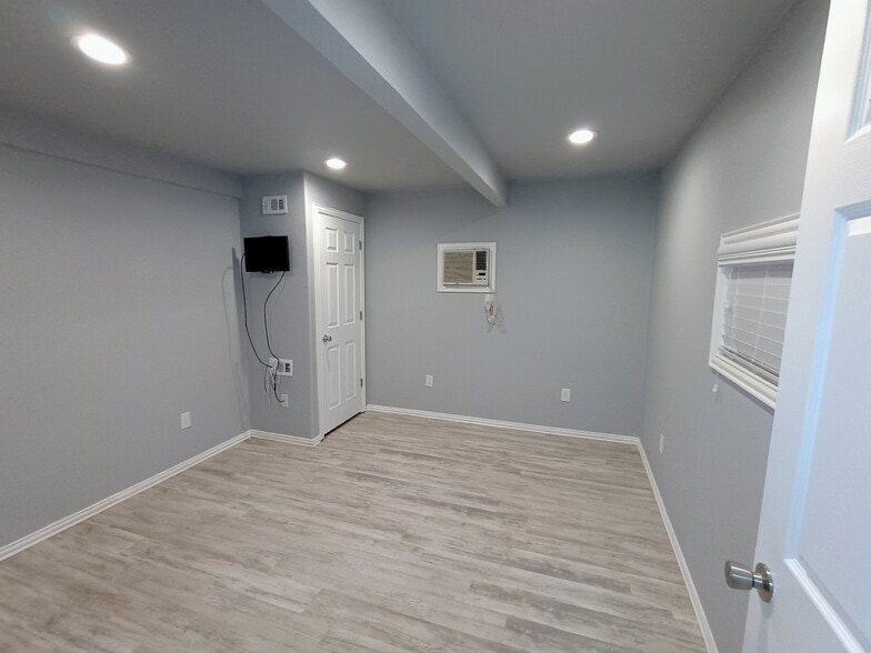 More Photos Of 312 S Hampton Rd, Crowley Service For Sale